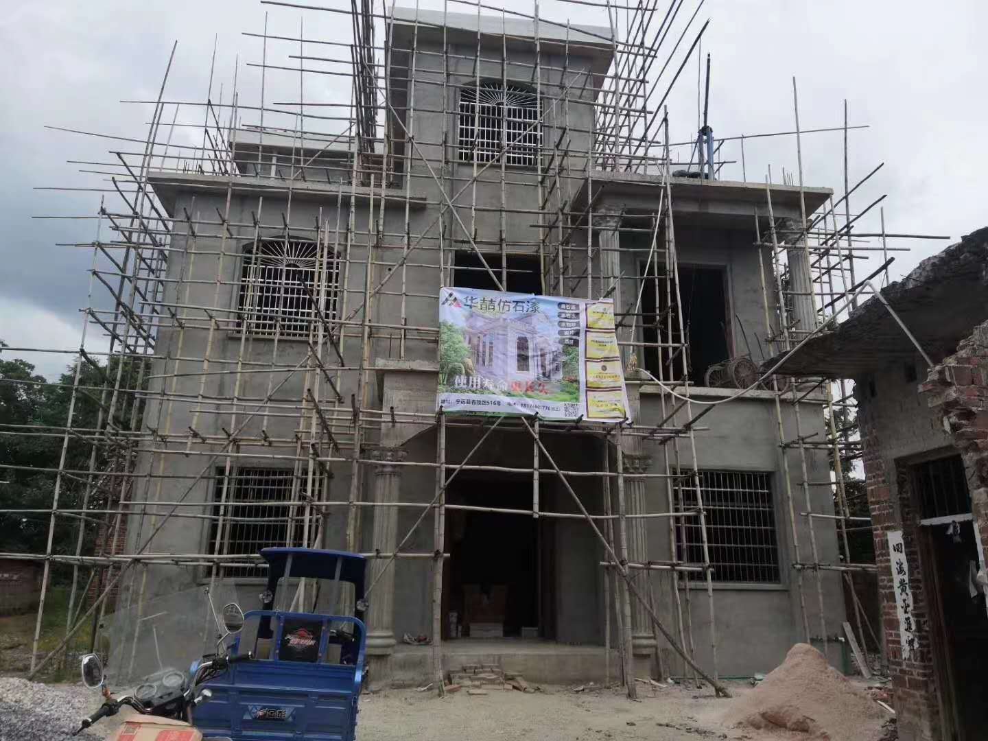 瓷磚外墻翻新仿石漆需要鏟掉瓷磚嗎？